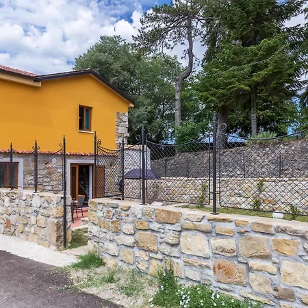 2 Bedroom Awesome In Holiday home *